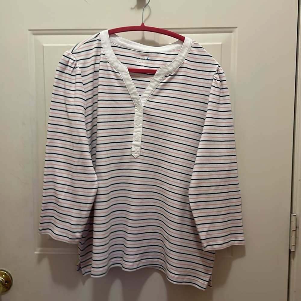 Women’s 3/4 length sleeves overhead shirt. Buttons on front top. Cotton casual.